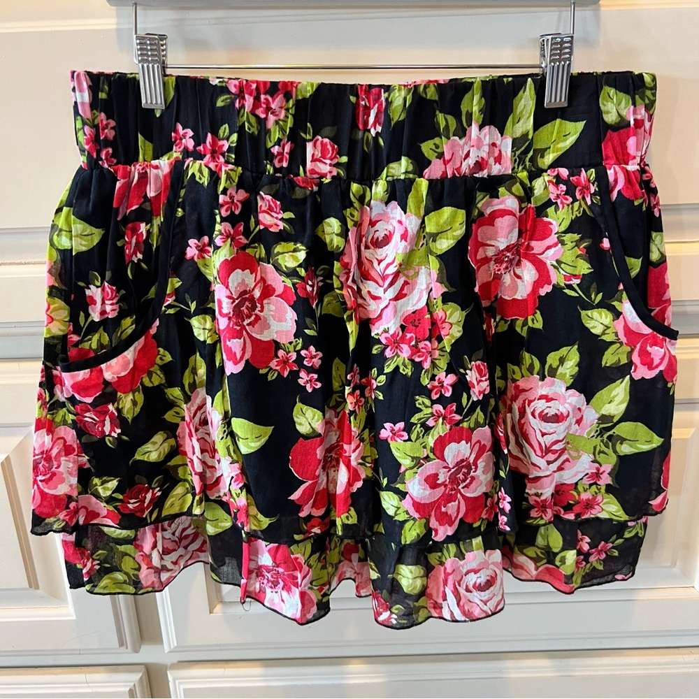 NWOT Floral Skirt with Pockets